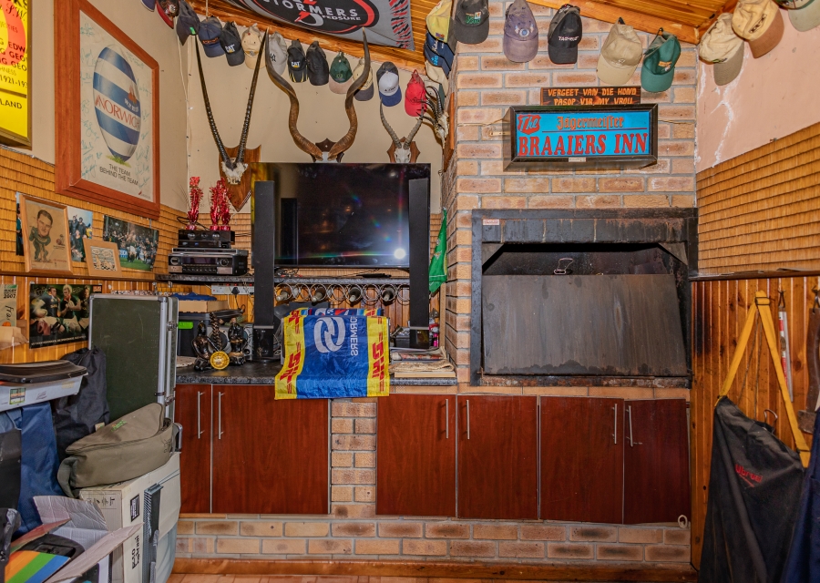 5 Bedroom Property for Sale in Peerless Park Western Cape